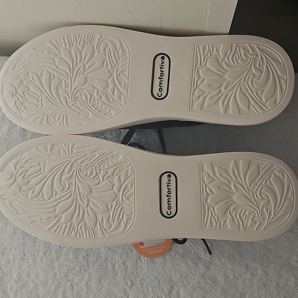 NIB Comfortiva Align Thayer Apron Toe Sneaker Black w White Sole. Size 8 & 8.5 - Picture 14 of 14